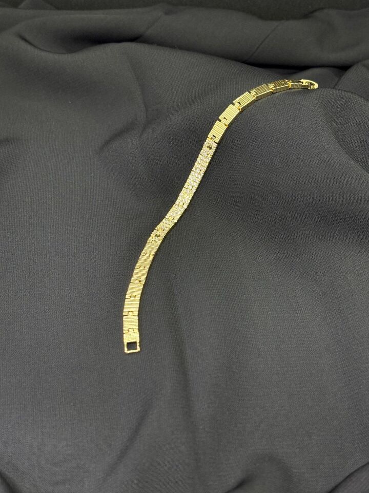 14K Gold Renk Kaplama CM Zirkon Vidalı Bileklik