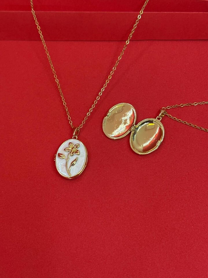 316L Çelik Gold Renk Alya Açılır Resimli Beyaz Çiçekli Kolye