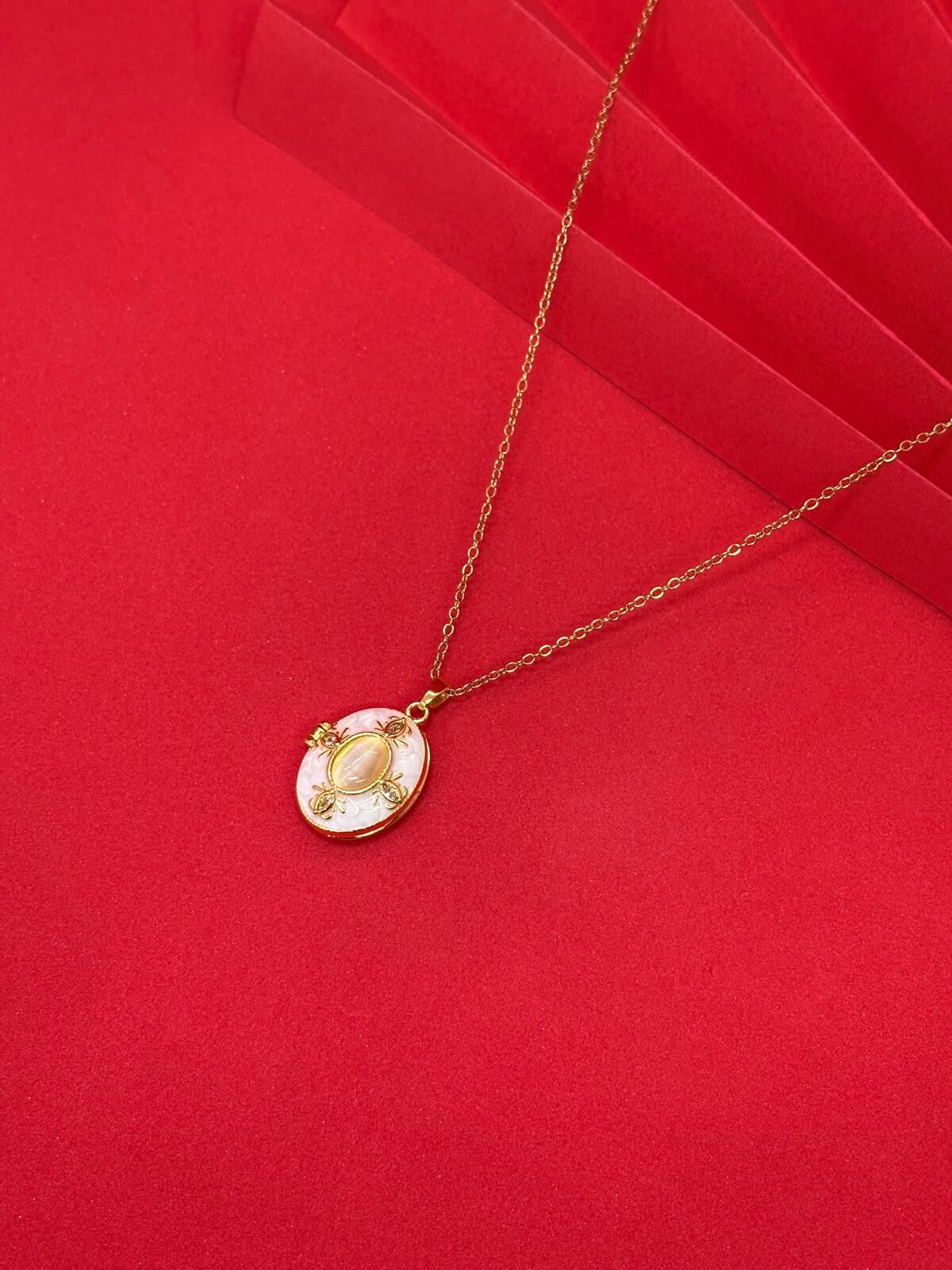 316L Çelik Gold Renk Alya Açılır Resimli Taşlı Kolye