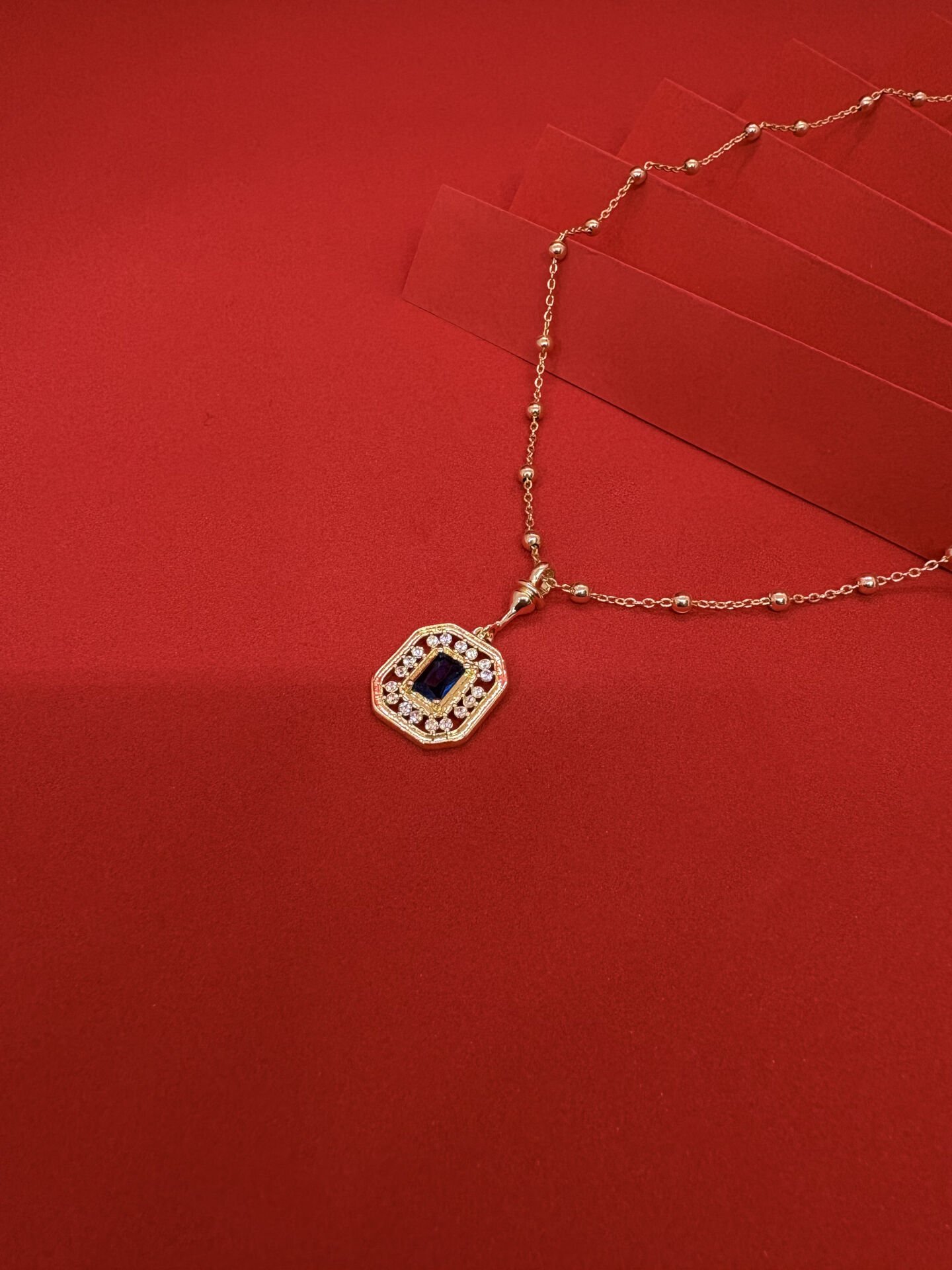 Lacivert Taşlı Gold Kolye