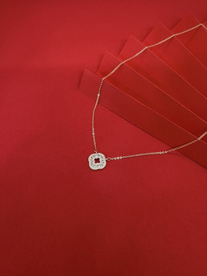 Zirkon Taşlı Yonca Kolye