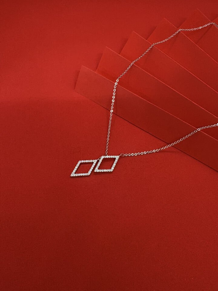 Zirkon Taşlı Geometrik Kolye