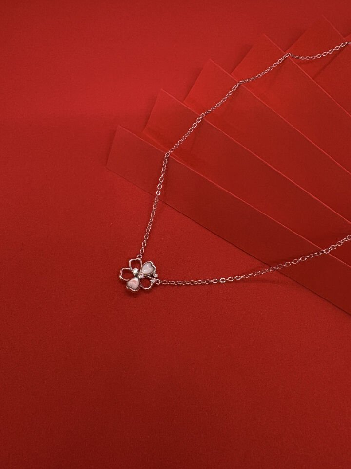 Kalp Detaylı Yonca Kolye