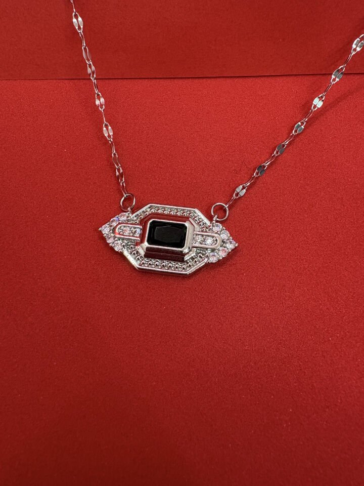 Yeşil Taşlı Gümüş Kolye