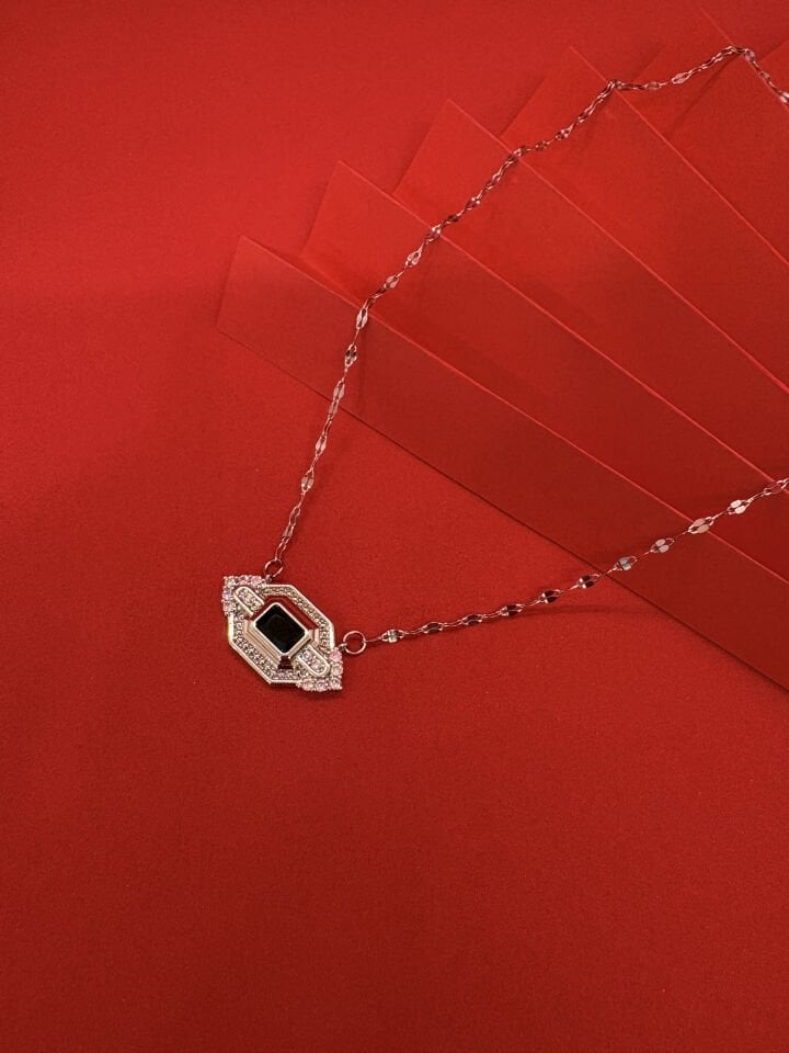 Yeşil Taşlı Gümüş Kolye