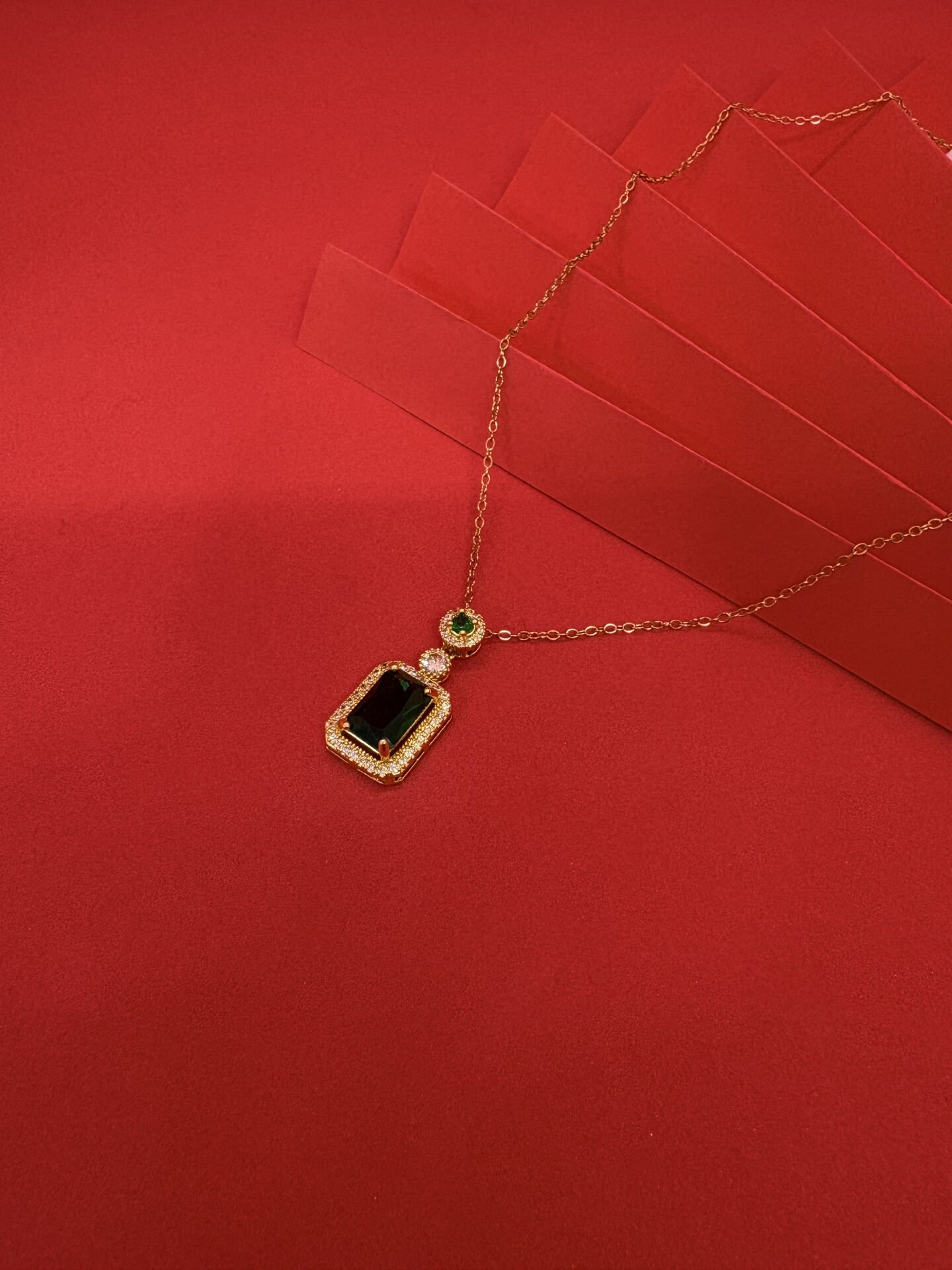 Yeşil Taşlı Gold Kolye