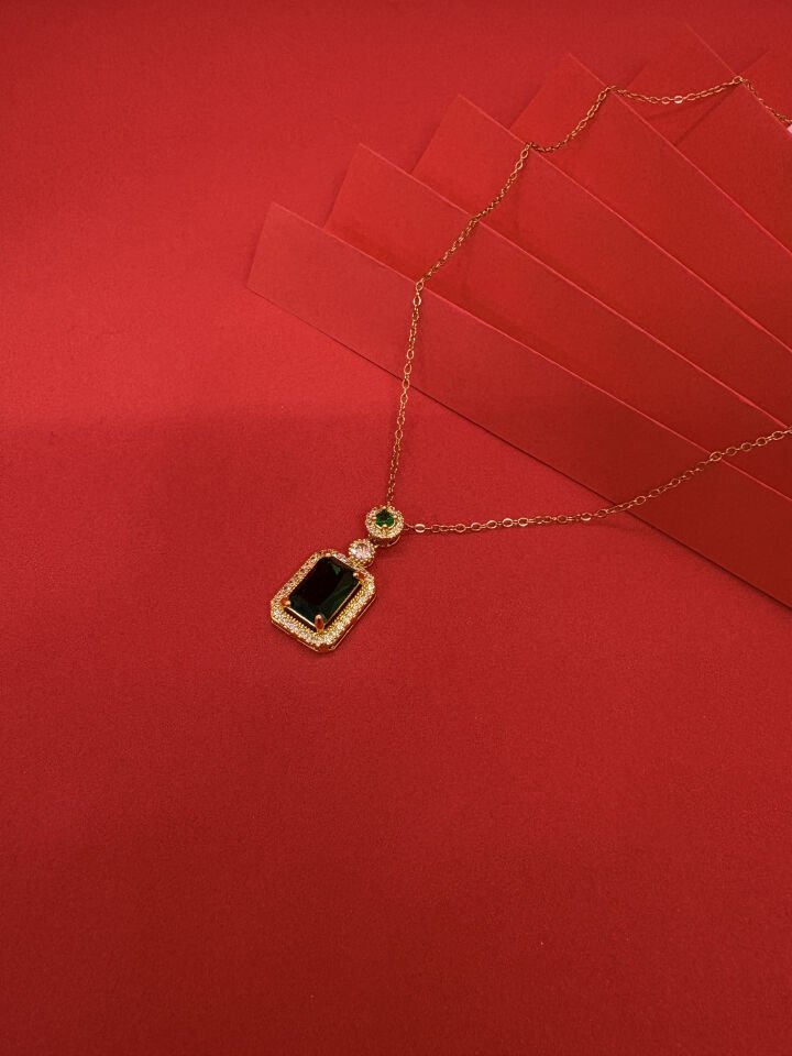 Yeşil Taşlı Gold Kolye