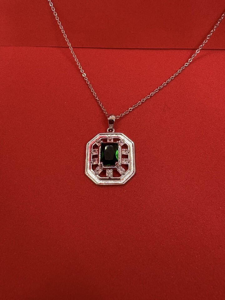 Yeşil Taşlı Gümüş Kolye