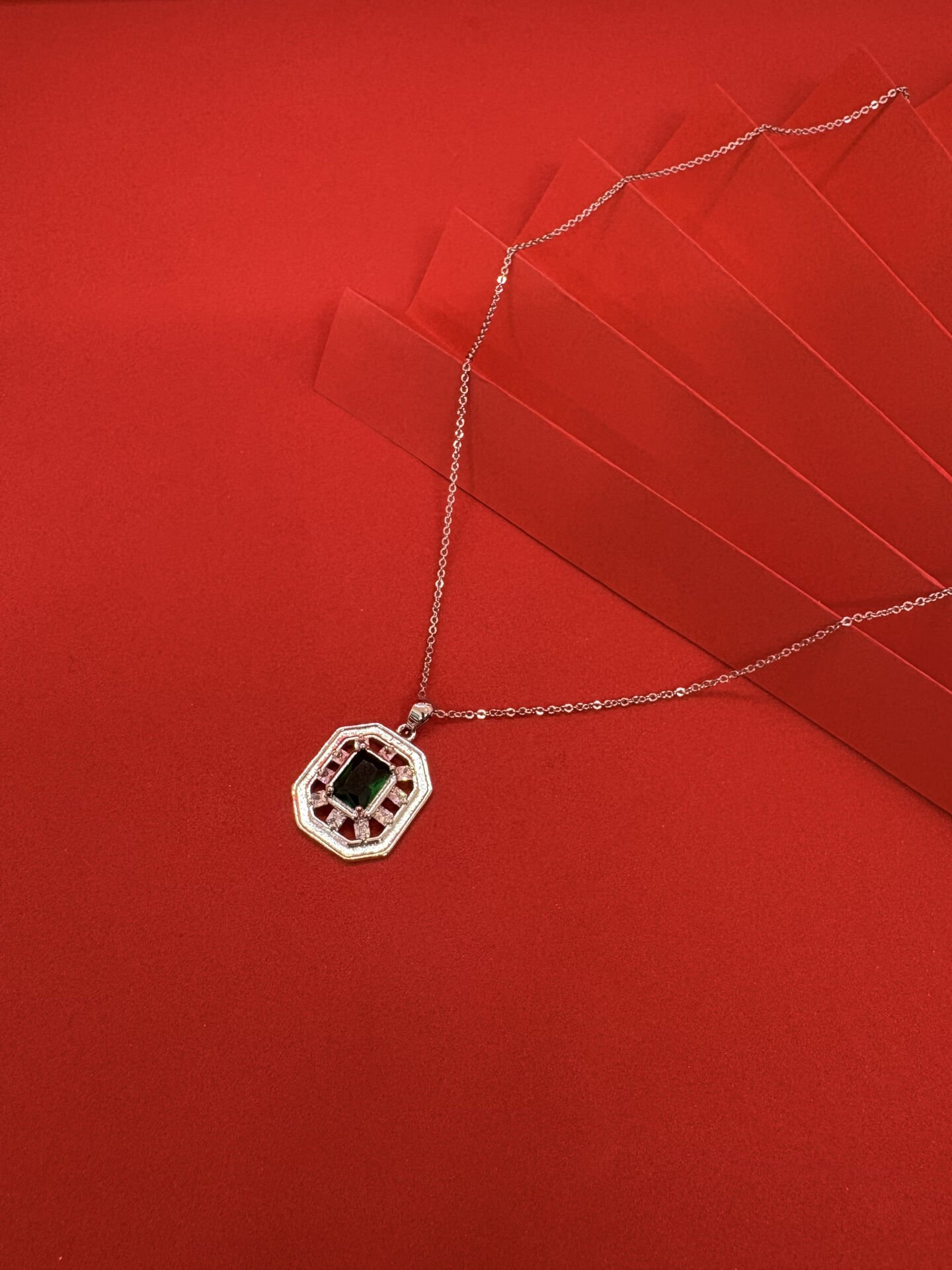 Yeşil Taşlı Gümüş Kolye