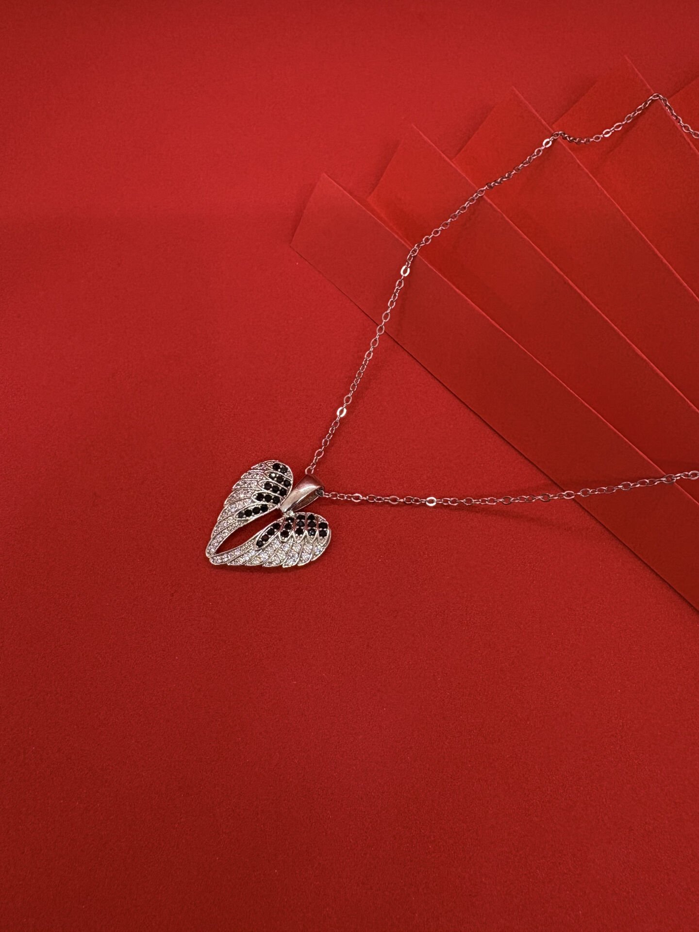 Taşlı Melek Kanadı Kolye