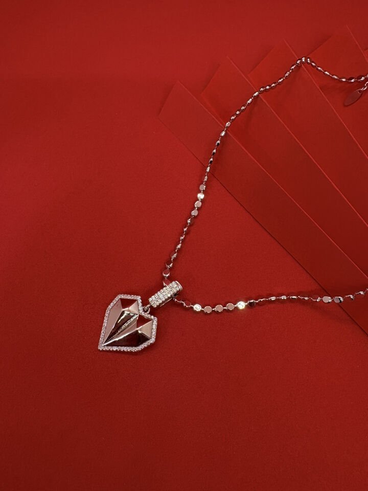 Taşlı Kalp Kolye