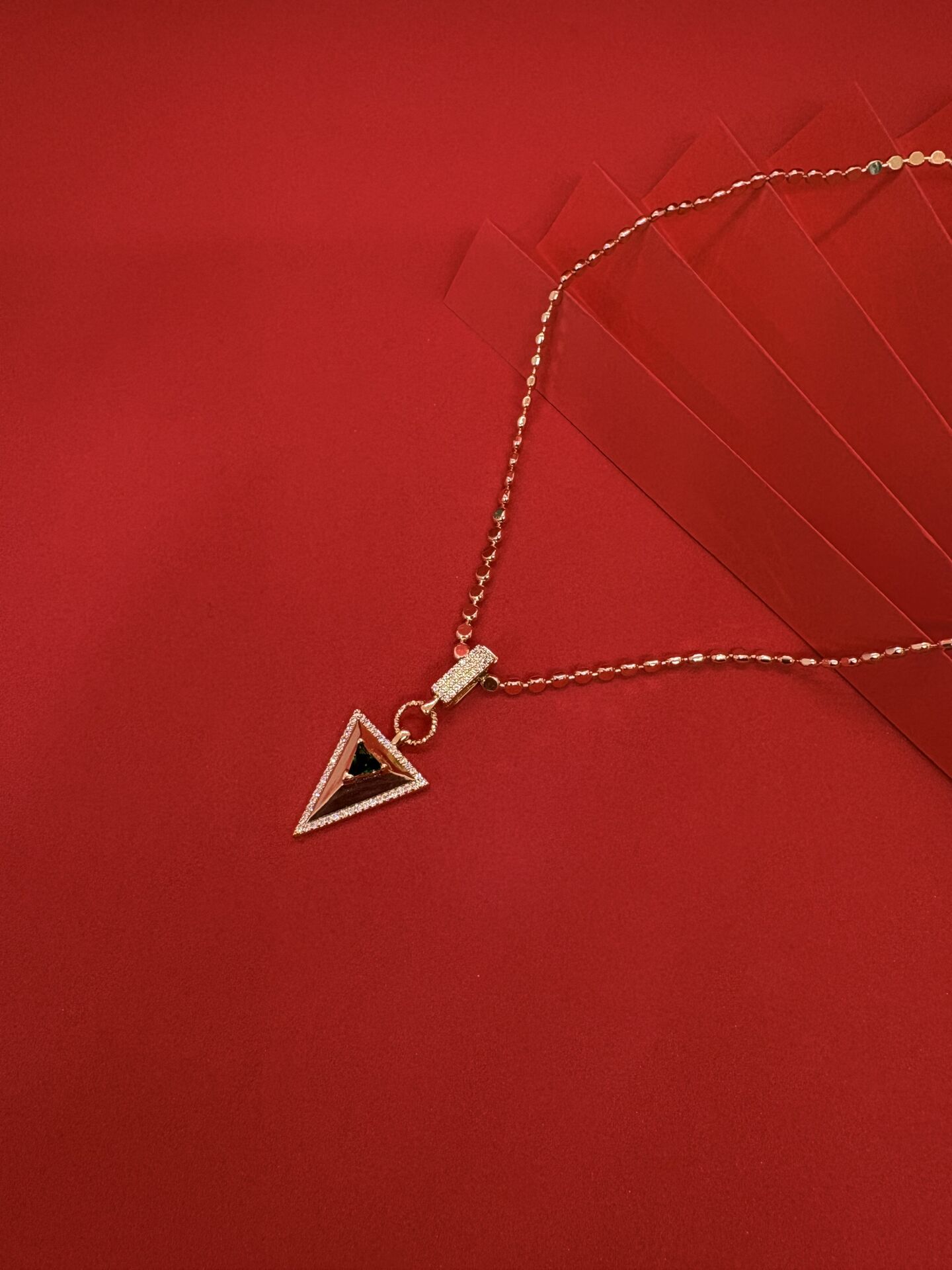 Taşlı Üçgen Gold Kolye