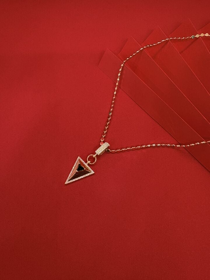 Taşlı Üçgen Gold Kolye