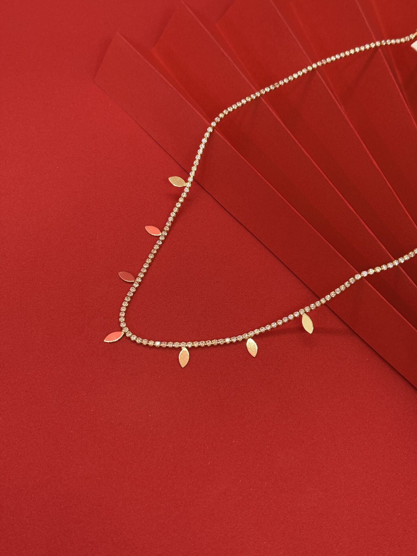 Yaprak Su Yolu Kolye