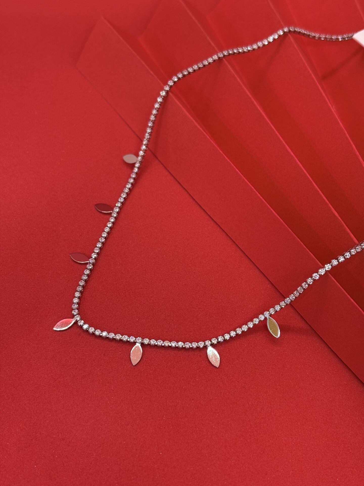 Yaprak Su Yolu Gümüş Kolye