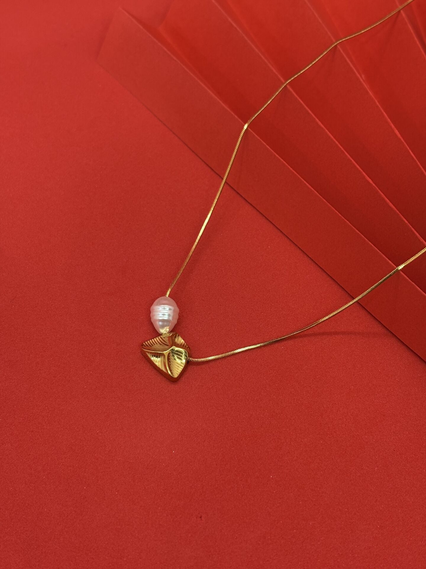 İncili Yaprak Kolye