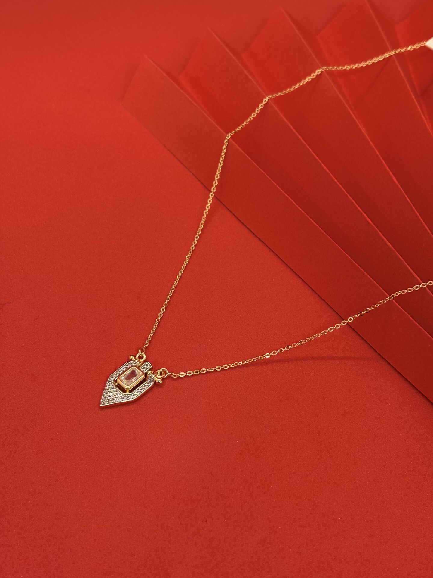 Minimal Zirkon Taşlı Kolye