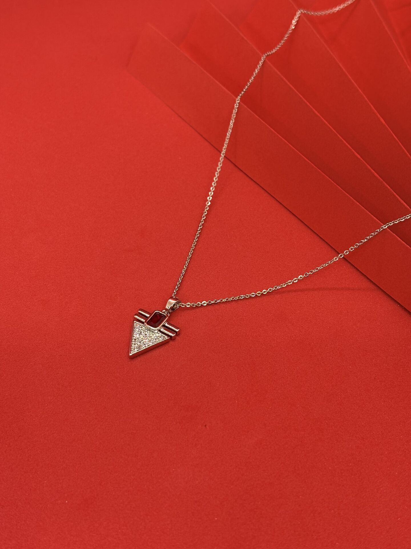 Geometrik Zirkon Taşlı Kolye