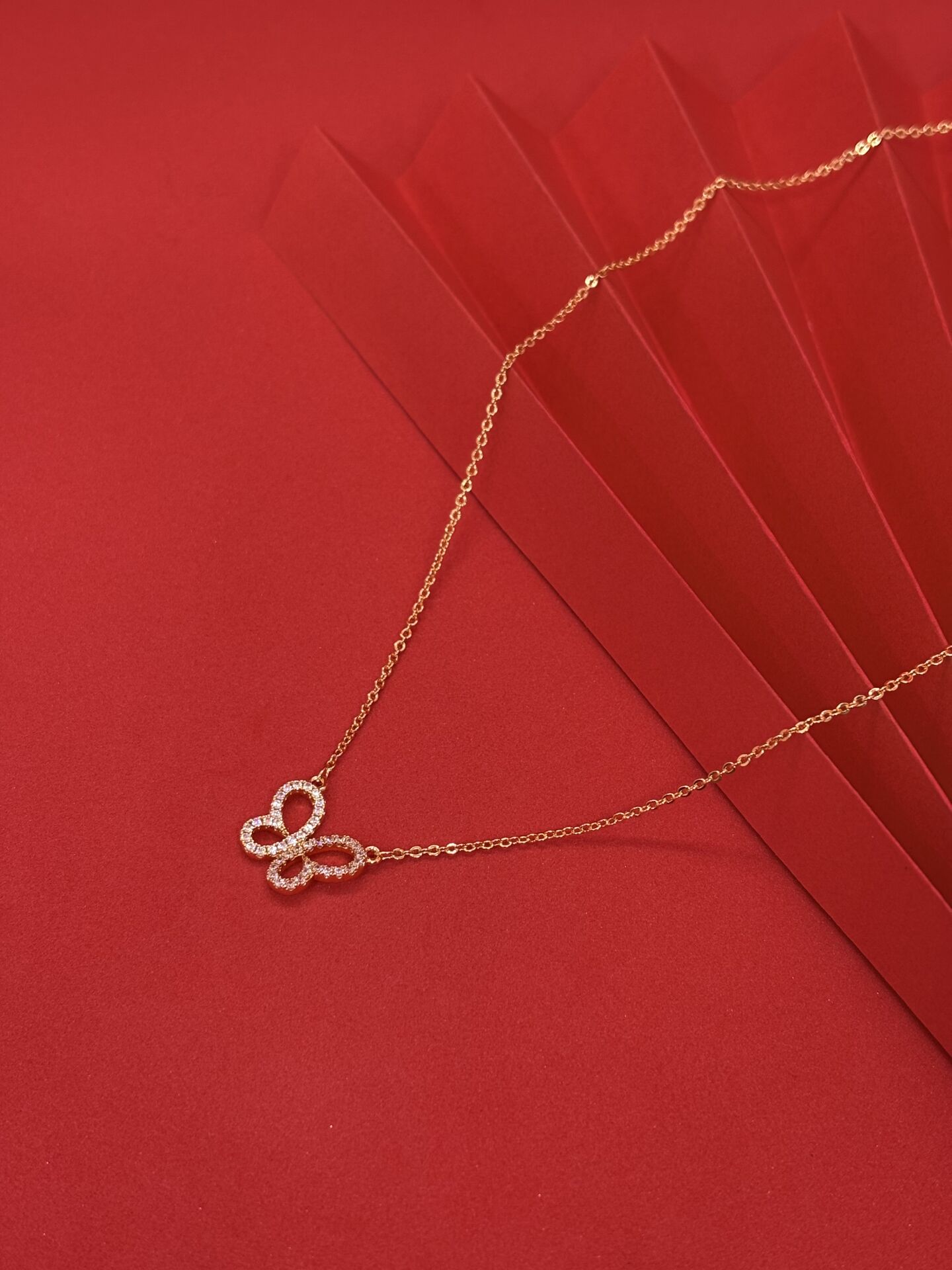 Zirkon Taşlı Kelebek Kolye