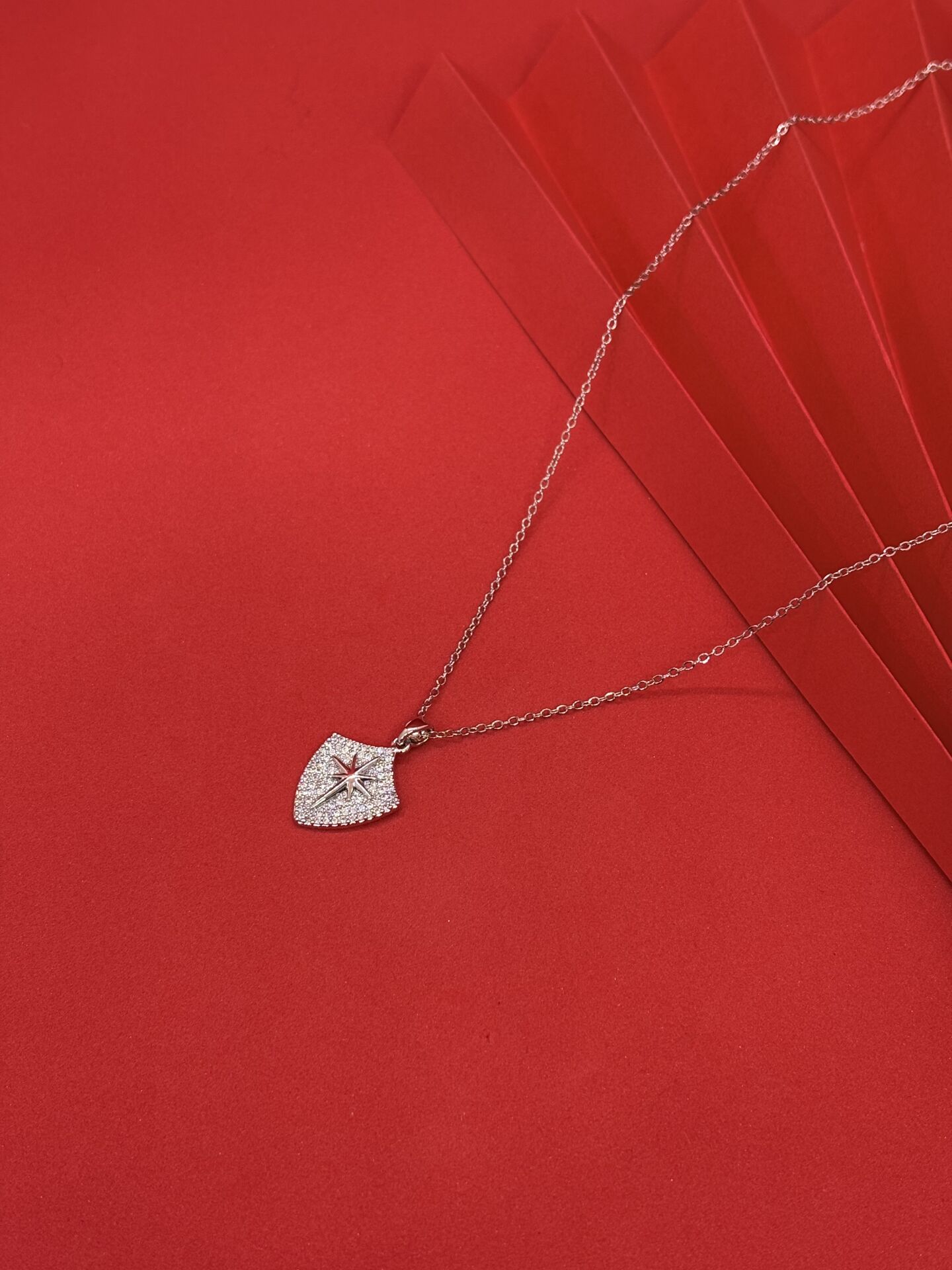 Zirkon Taşlı Kolye