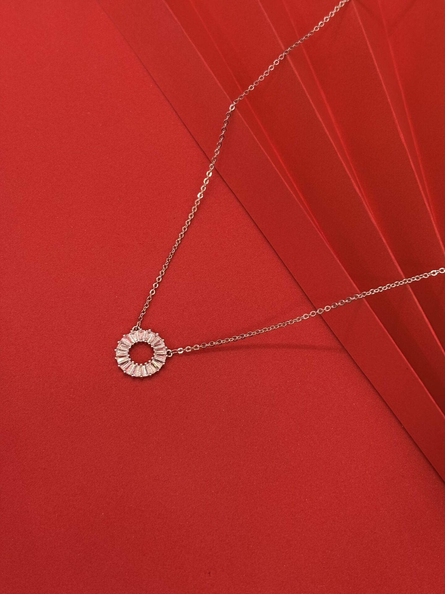 Zirkon Taşlı Halka Kolye