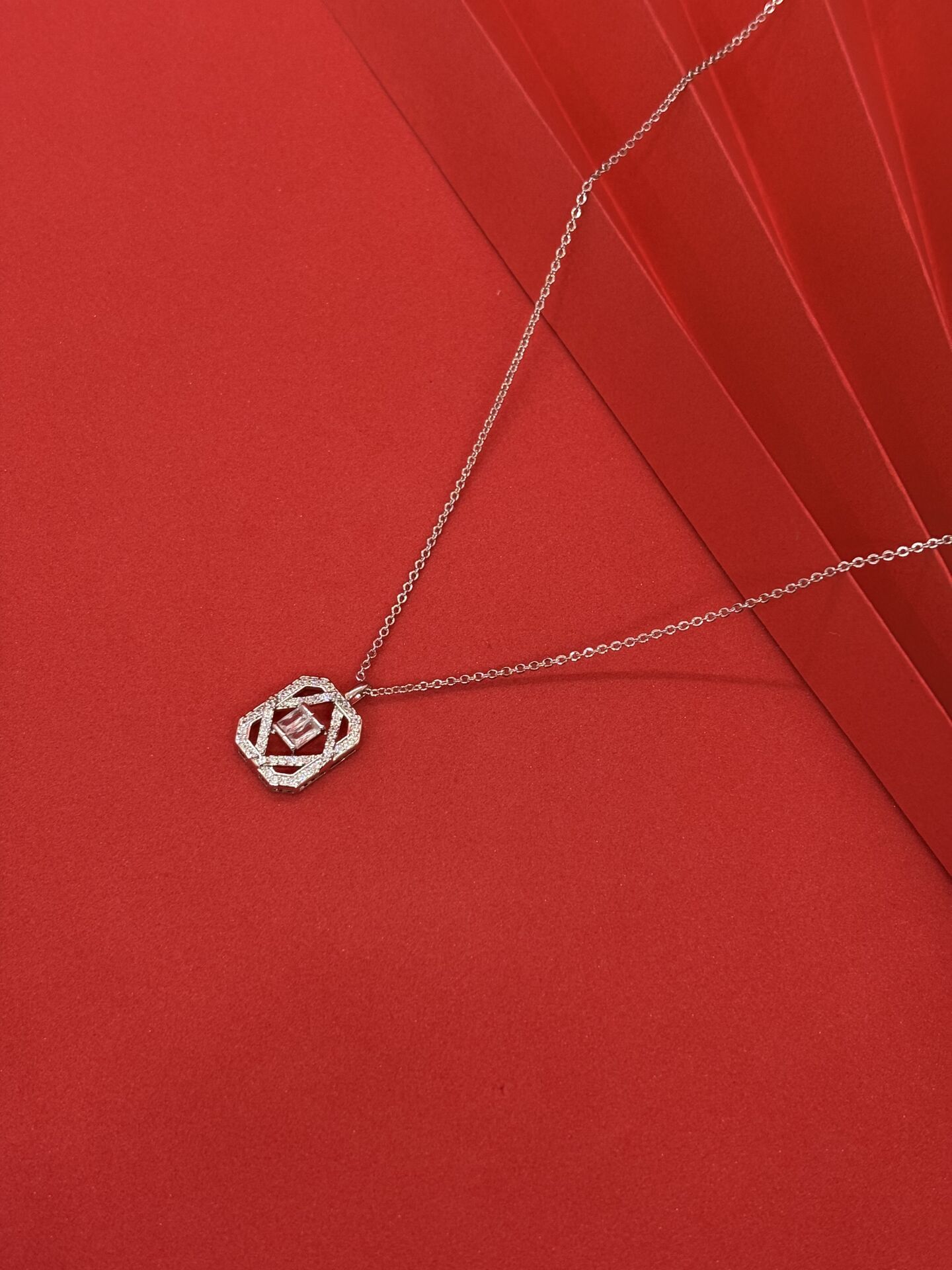 Zirkon Taşlı Kolye