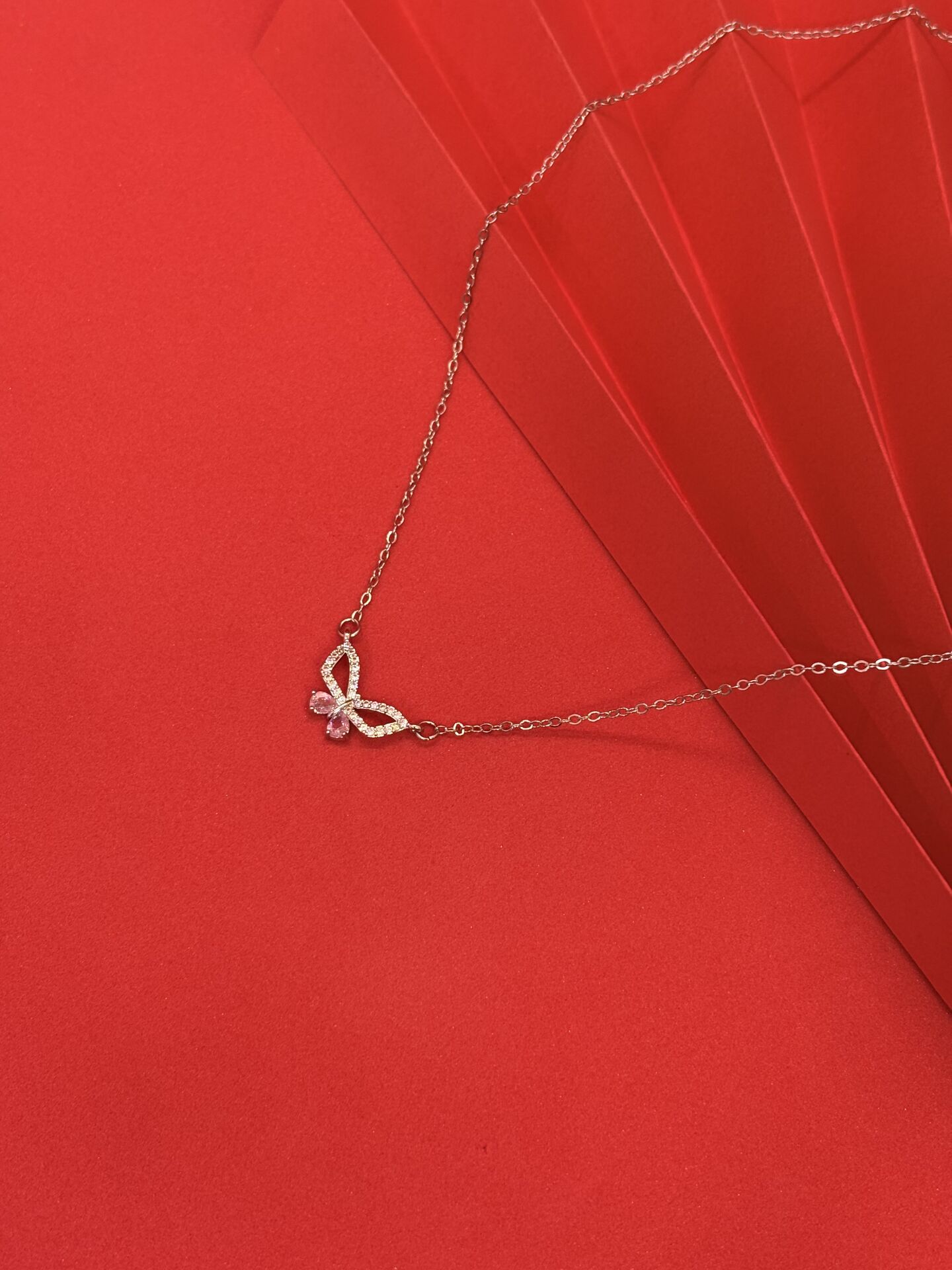 Zirkon Taşlı Kelebek Kolye