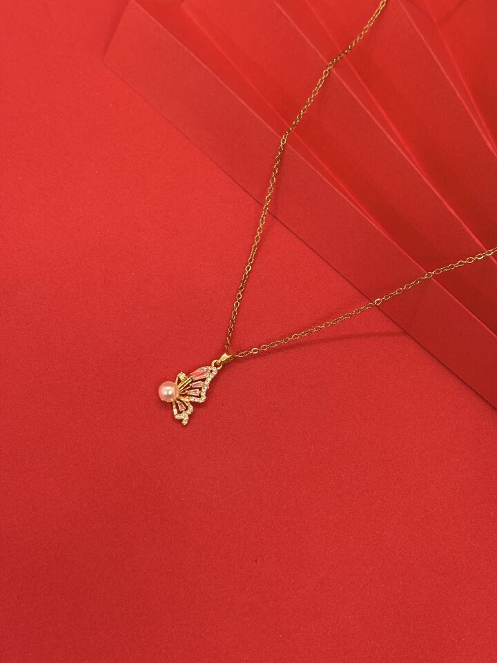 İnci Kelebek Kolye