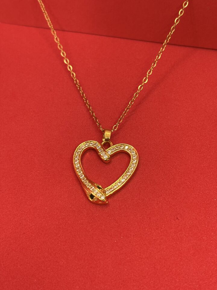 Yılan Figürlü Kalp Kolye