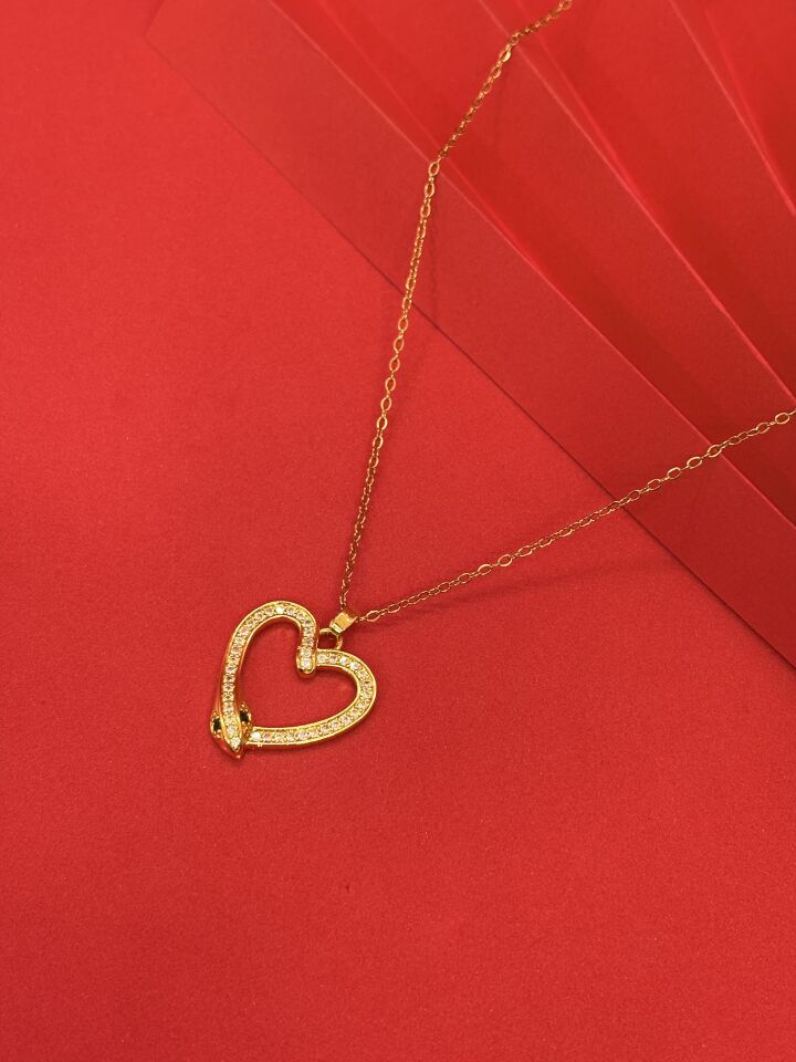 Yılan Figürlü Kalp Kolye