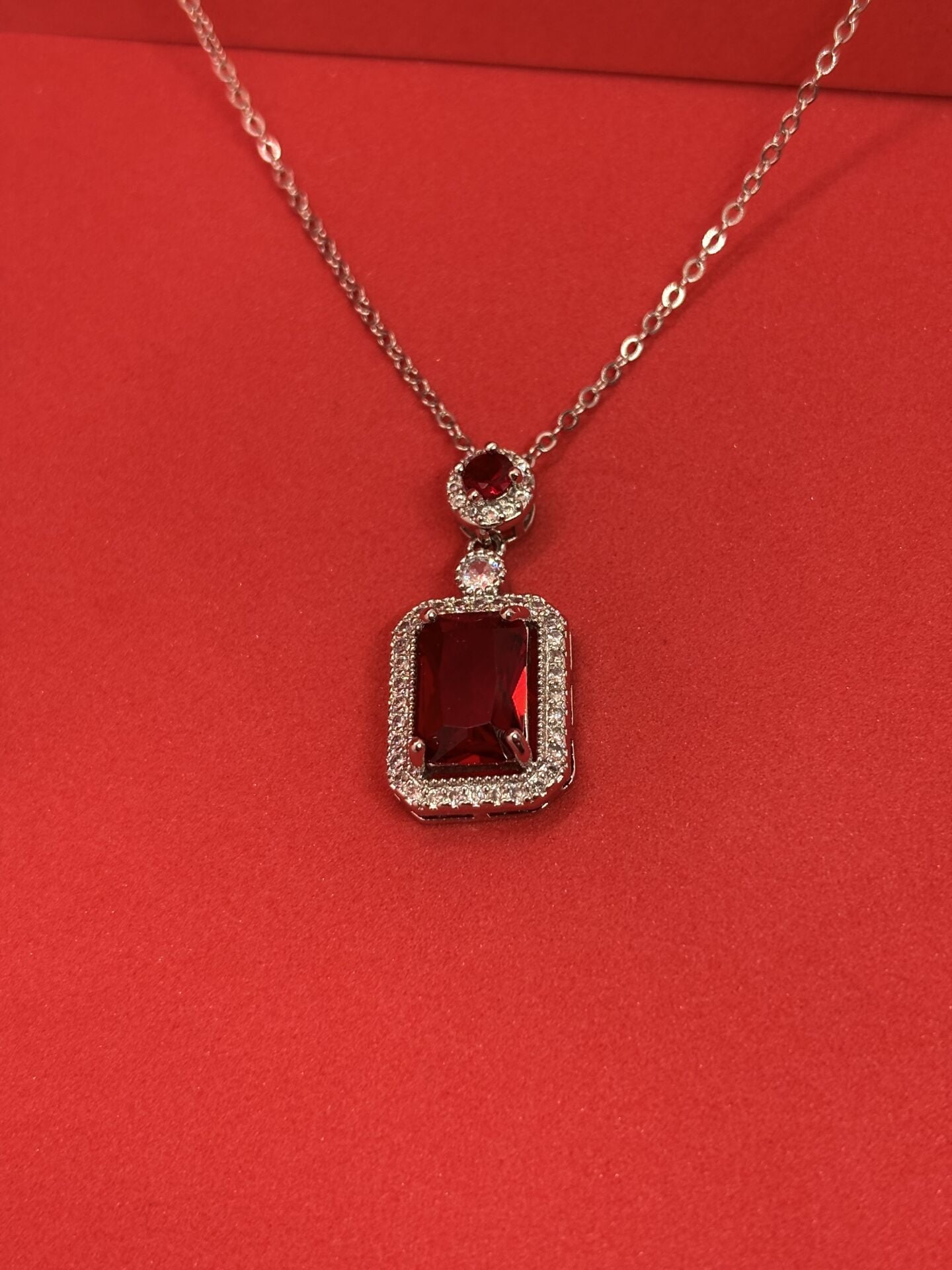 Kırmızı Taşlı Gümüş Kolye