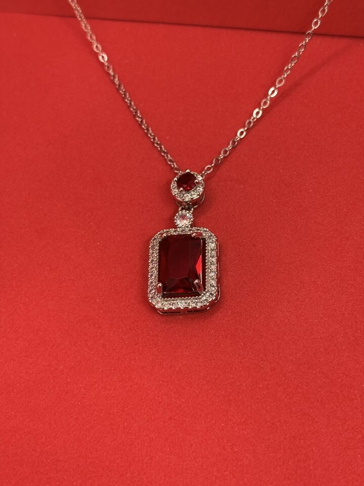 Kırmızı Taşlı Gümüş Kolye