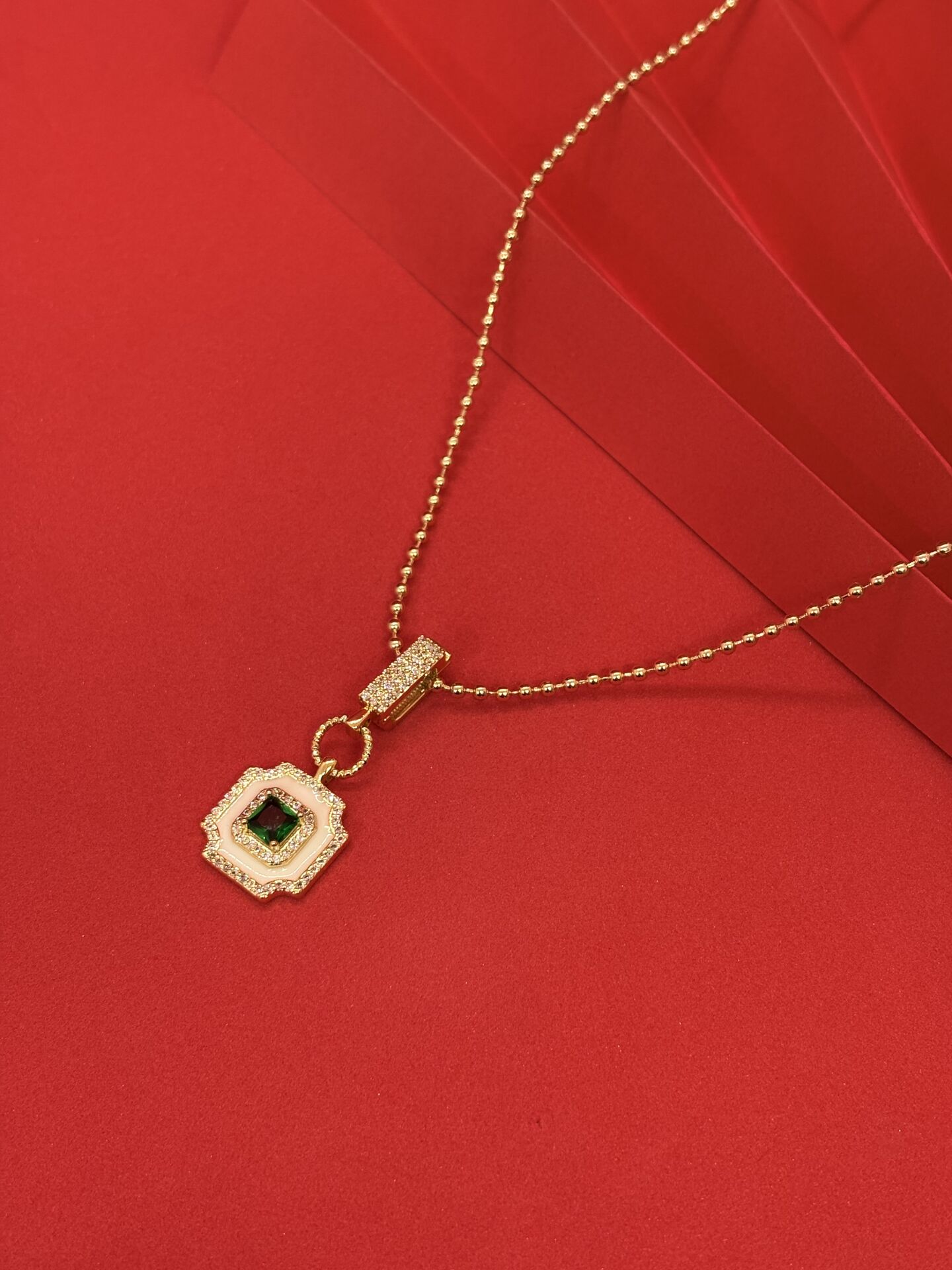 Premium Taşlı Gold Kolye