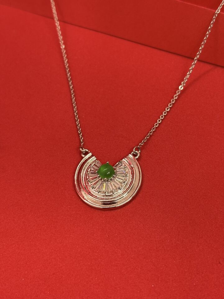 Zümrüt Taşlı Halka Kolye