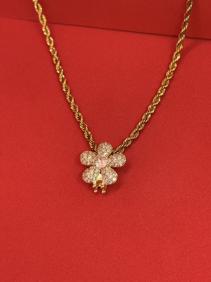 Papatya Taşlı Kolye