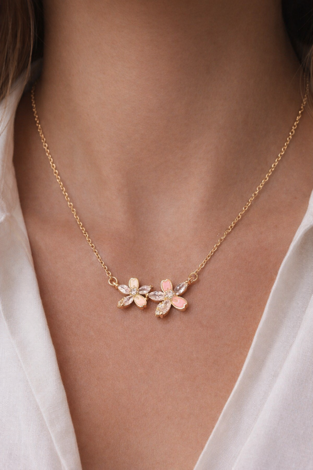 Taşlı Çiçek Kolye