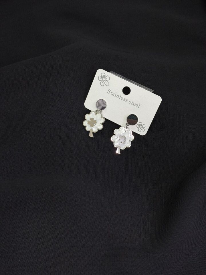 316L Çelik Gümüş Renk Yonca Küpe