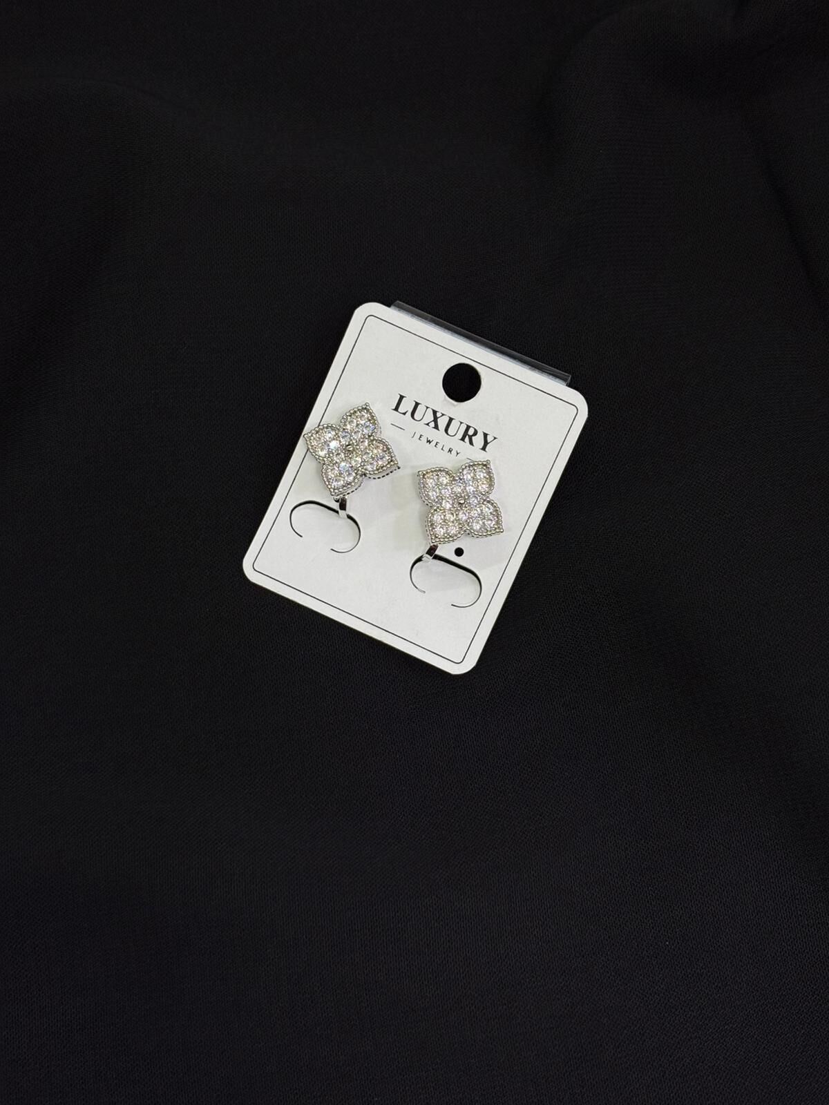 Luxury Sıkıştırmalı Gümüş Renk Küpe