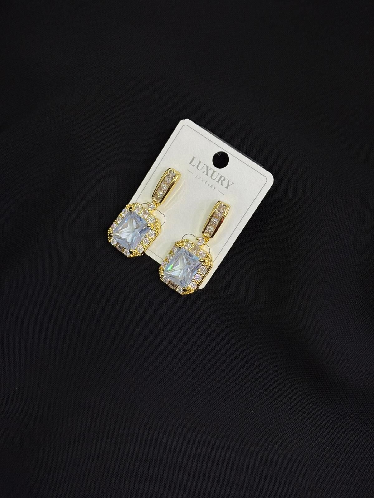 Luxury Gold Renk Zirkon Taşlı Küpe