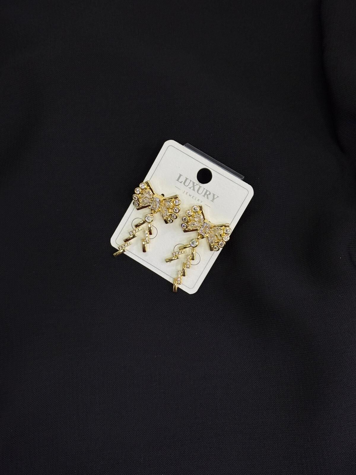 Luxury Gold Renk Zirkon Taşlı Fiyonk Küpe