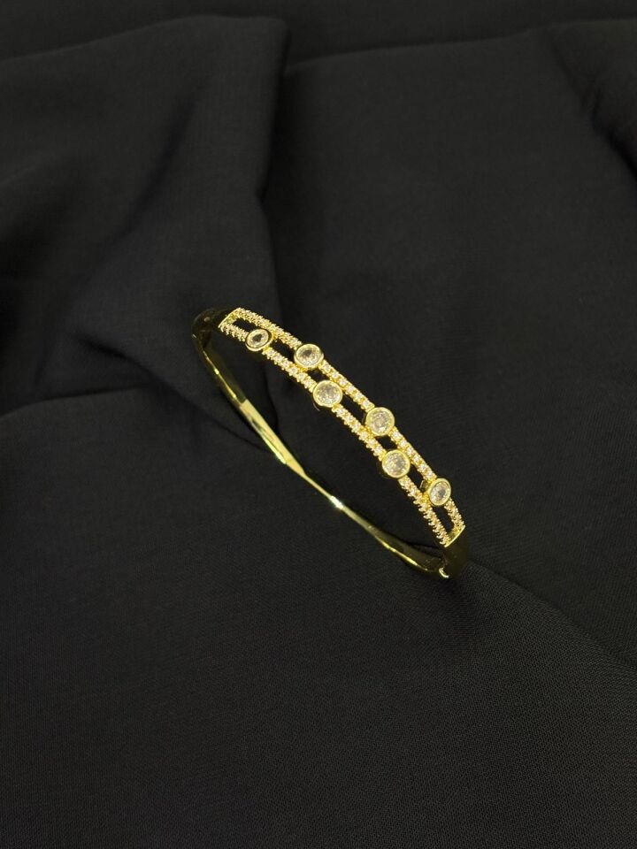 14K Gold Renk Kaplama CM Zirkon Taşlı Kelepçe Bileklik