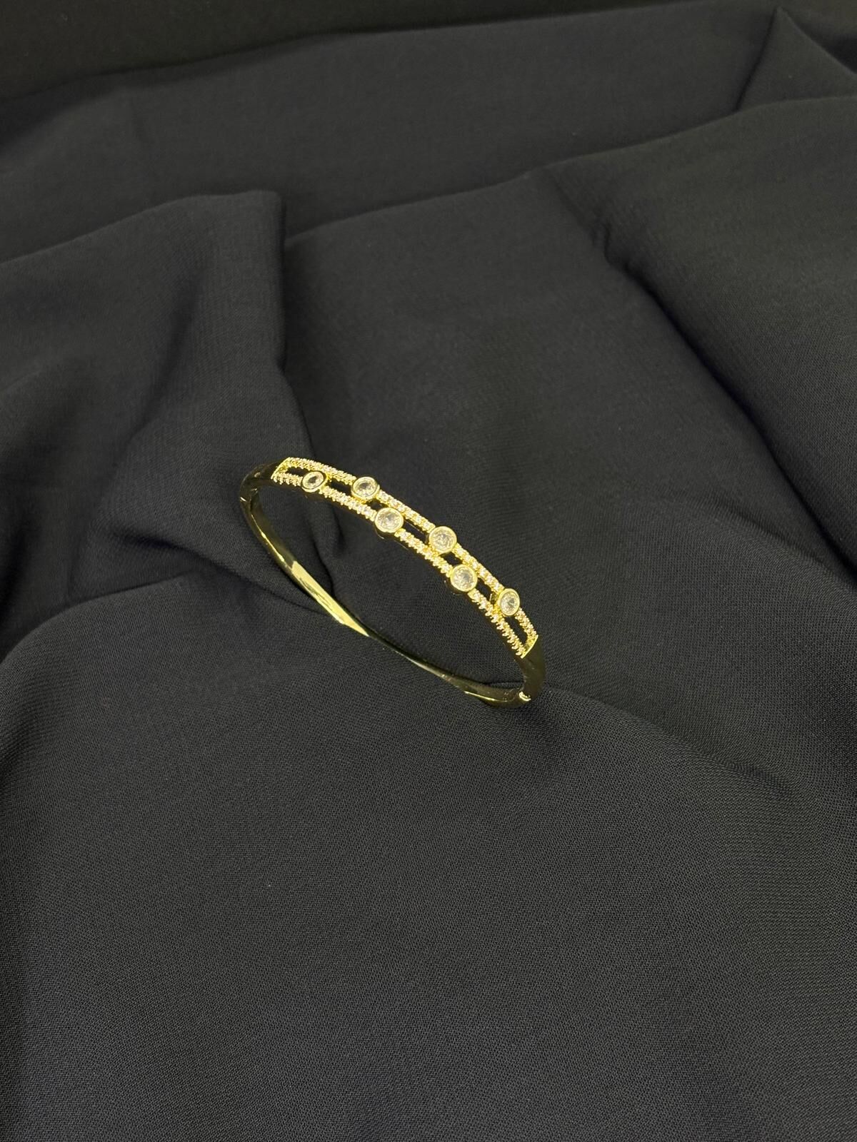 14K Gold Renk Kaplama CM Zirkon Taşlı Kelepçe Bileklik