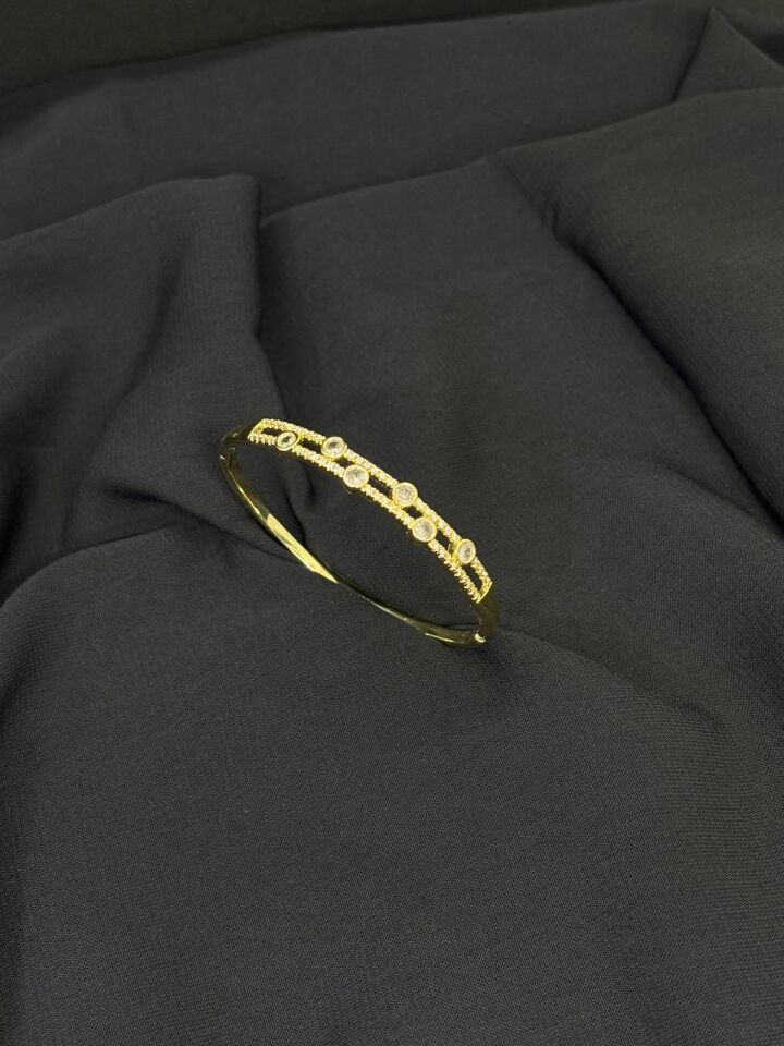 14K Gold Renk Kaplama CM Zirkon Taşlı Kelepçe Bileklik