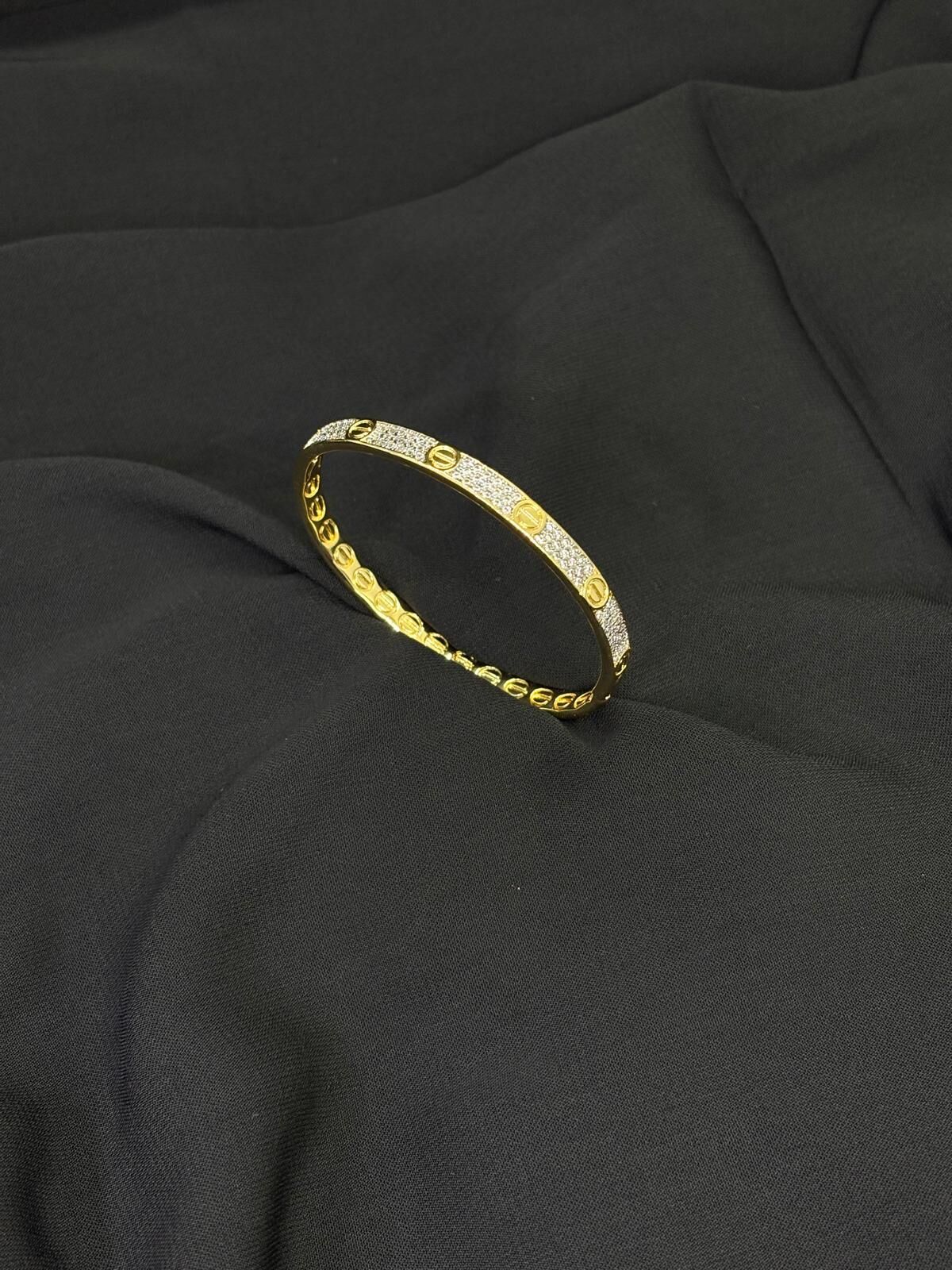 14K Gold Renk Kaplama CM Zirkon Vidalı Kelepçe Bileklik