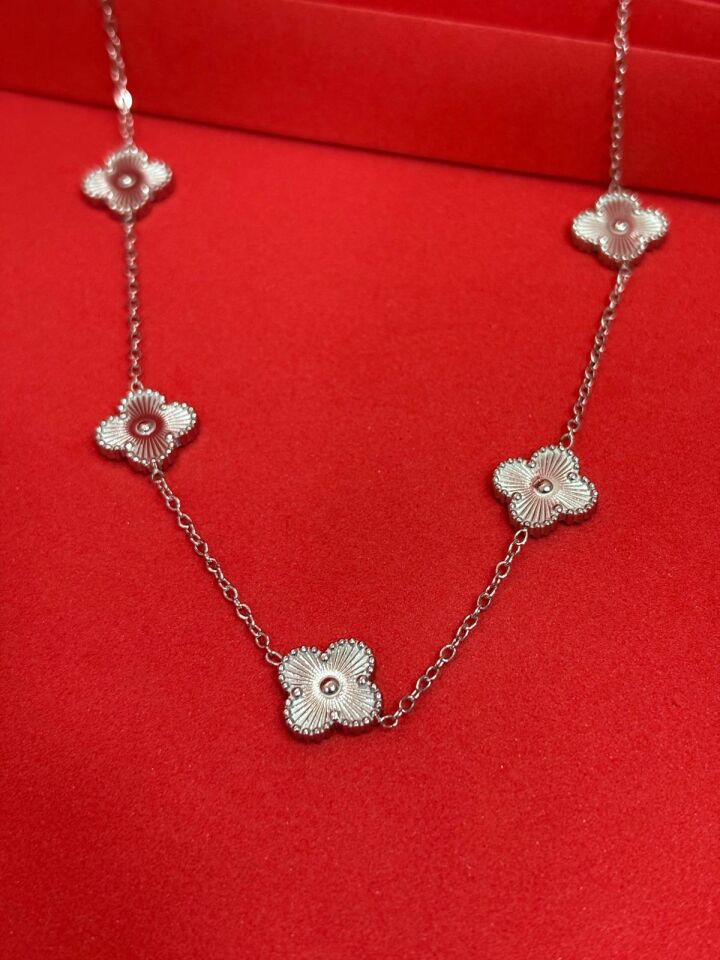 316L Çelik Gümüş Renk Yonca Gümüş Orta Boy Kolye