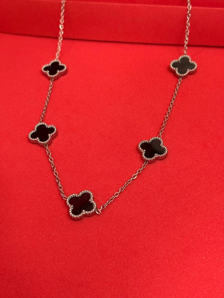 316L Çelik Gümüş Renk Yonca Siyah Orta Boy Kolye