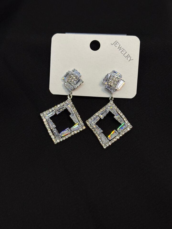 Melisa Takı & Aksesuar Jewelry Çelik Gümüş Renk Taşlı Küpe